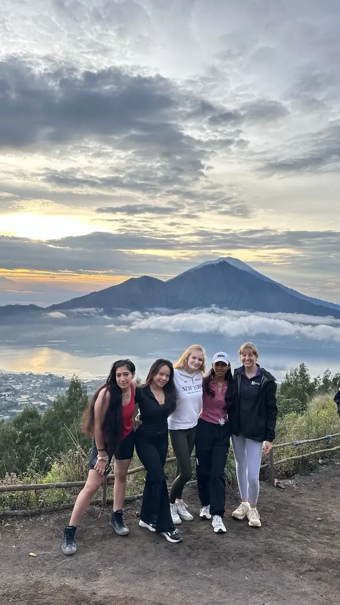 Five guests with Mount Batur sunrise views